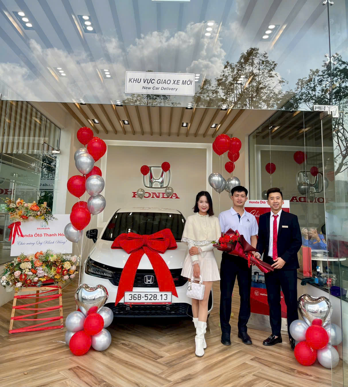 HỮU TUÂN - HONDA THANH HÓA BÀN GIAO XE CHO KHÁCH HÀNG